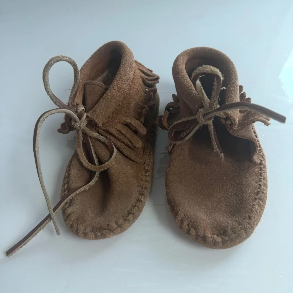 Kids Minnetonka Genuine Leather Fringe Booties‎ Size 8